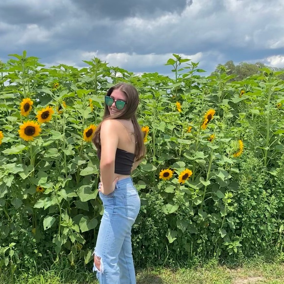 Meet your Posher, Danielle - Picture 1 of 1